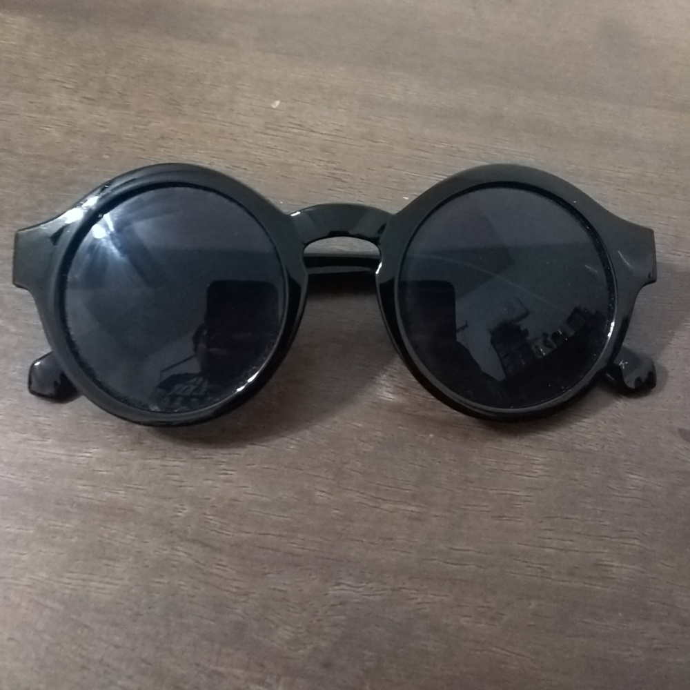 Black Round Sunglasses